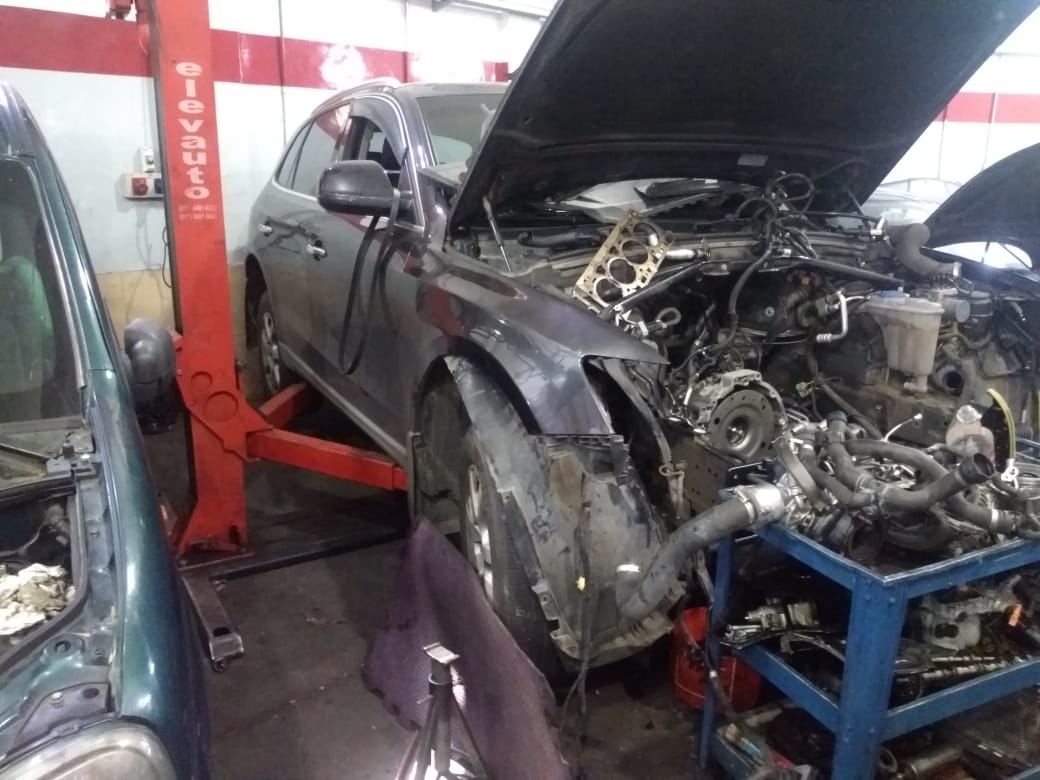 Motor desmontado con caja de cambios